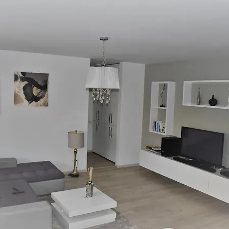 Apartment Ave